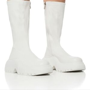 AZALEA WANG SWEETBAY WHITE FUTURISTIC BOOT - 9